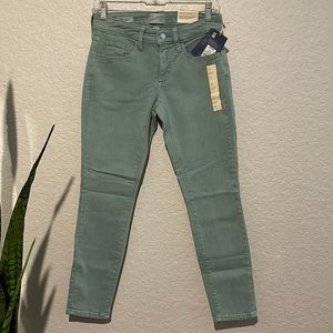 Universal Thread - Smooth and Sculpts. Faded Sage Green, Mid-Rise Skinny Size 00